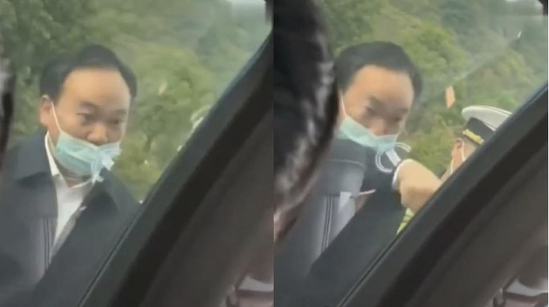 中国微博微信最近流传一段影片，重庆开州区副区长李先凯在劝返外地车辆时，大声喝斥。 （微博照片）