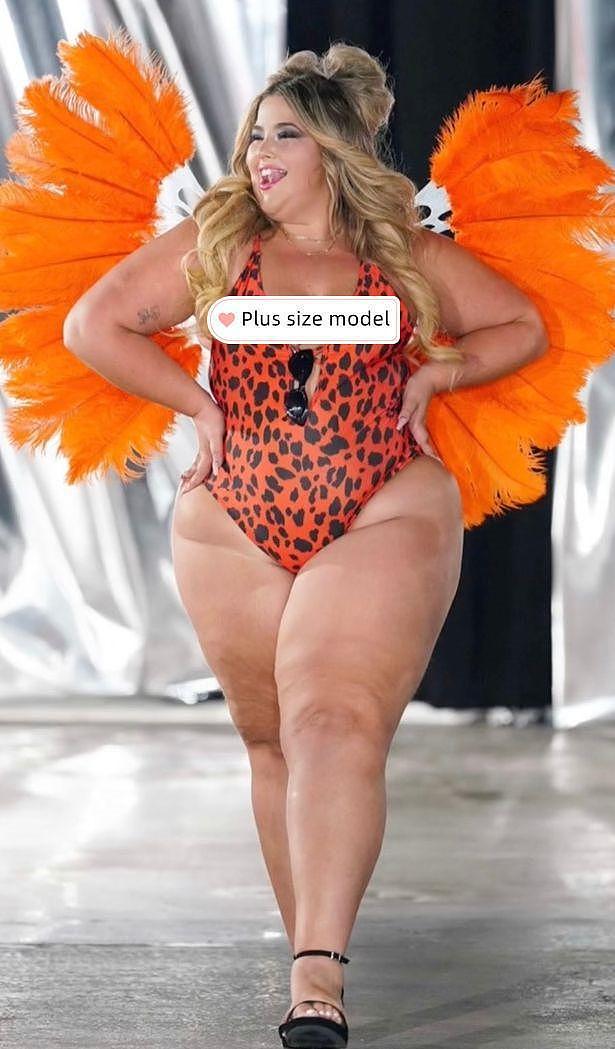 27岁美国大码模特被讽“太胖，走不上T台”，闪耀时装秀予以反击（组图） - 2