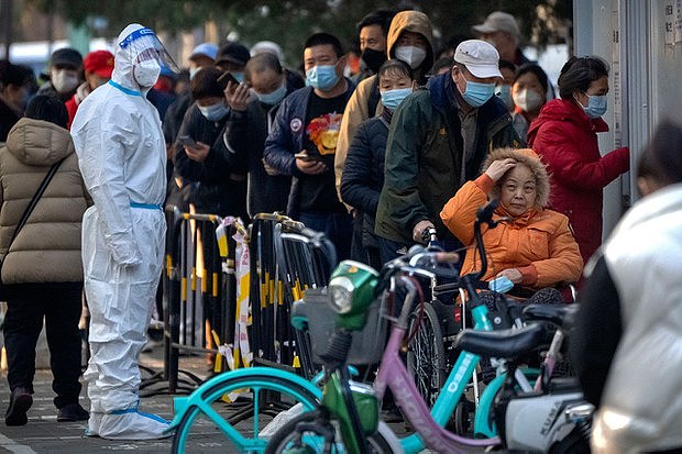 中国染疫人数连日过万    中央与地方步调不一？