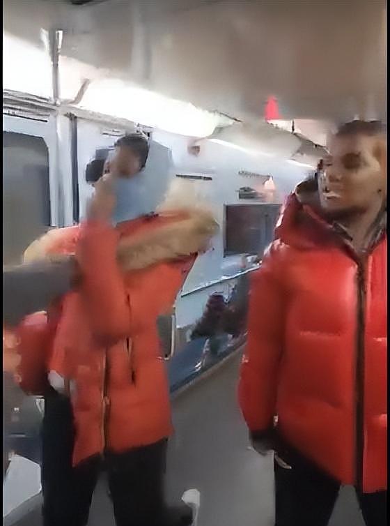 纽约华人地铁遭仇恨攻击，非裔少年挑衅要求让座，飙骂“亚洲猪”（组图） - 3