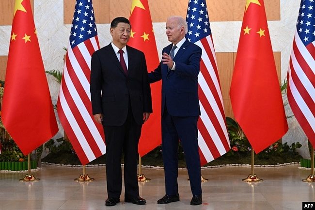 美国总统拜登与中国国家主席习近平在印尼20国峰会期间举行面对面会谈。（2022年11月14日）