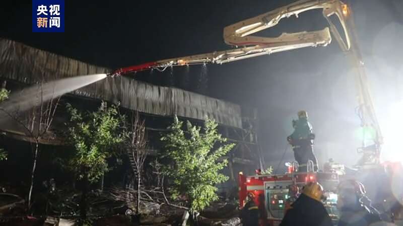 河南安阳一厂房发生火灾，造成36死2伤，仍有2人失联（组图） - 1