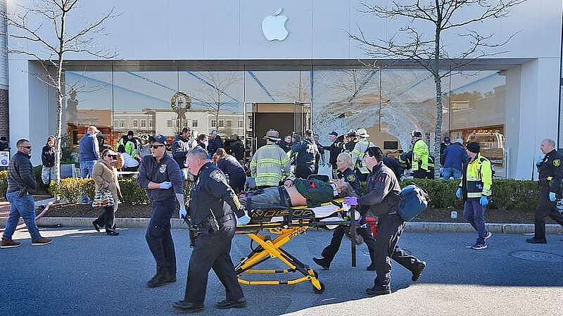 1死19伤！美国麻省有汽车撞入苹果专卖店，警方展开刑事调查（组图） - 5