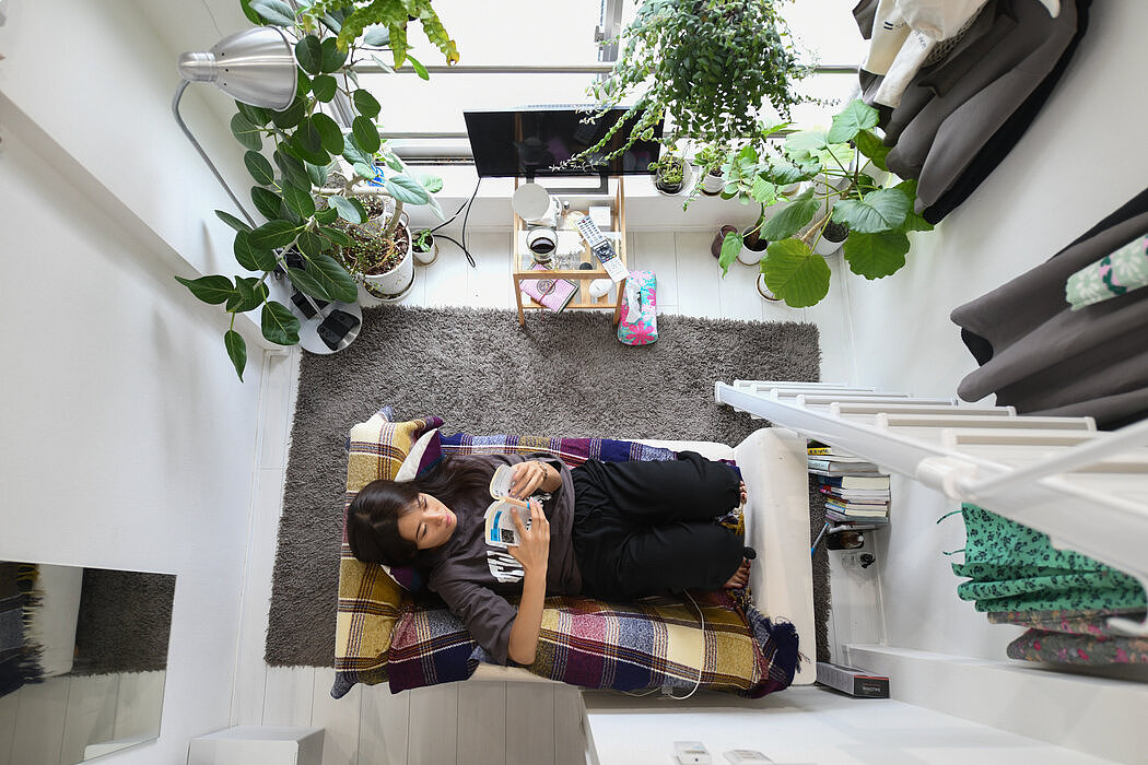 现年26岁的小松原加奈决定搬出父母家后，找到了一个微型公寓。