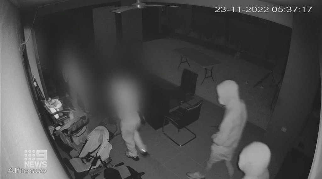 3名青少年试图强闯西悉尼民宅！手里还拿着刀和枪，屋主都被吓坏了（组图） - 3