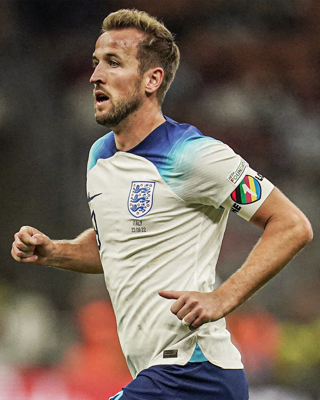 7支歐洲球隊宣布放棄佩戴印有「同一份愛」（One Love）彩虹臂章，圖為英格蘭隊長Harry Kane。  twitter圖