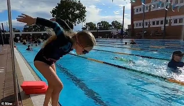 幼儿跌落泳池溺水，珀斯七岁女孩霸气跳水救人（组图） - 2
