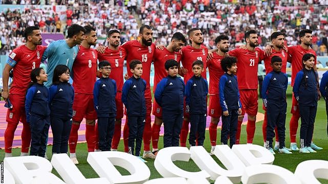 伊朗队球员在赛前没有开口唱国歌