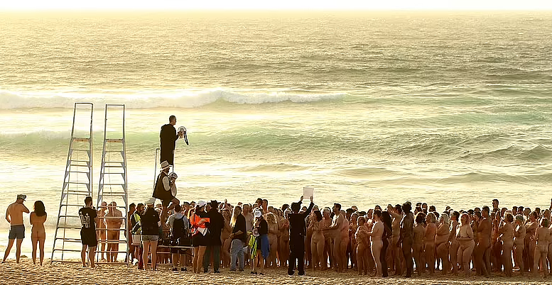 数千人一丝不挂涌入Bondi海滩，为慈善活动拍摄全裸合影（组图） - 3