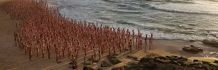 数千人一丝不挂涌入Bondi海滩，为慈善活动拍摄全裸合影（组图） - 4