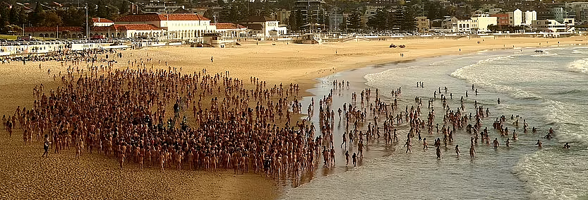 数千人一丝不挂涌入Bondi海滩，为慈善活动拍摄全裸合影（组图） - 5