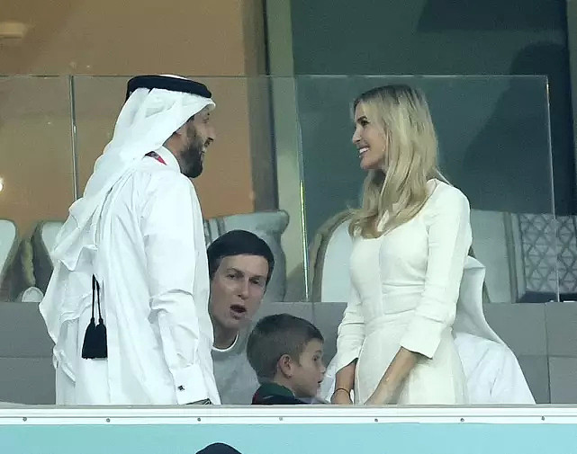 伊万卡夫妇带娃与卡塔尔首相看球，谁说大女儿像妈？三娃都像爸（组图） - 5