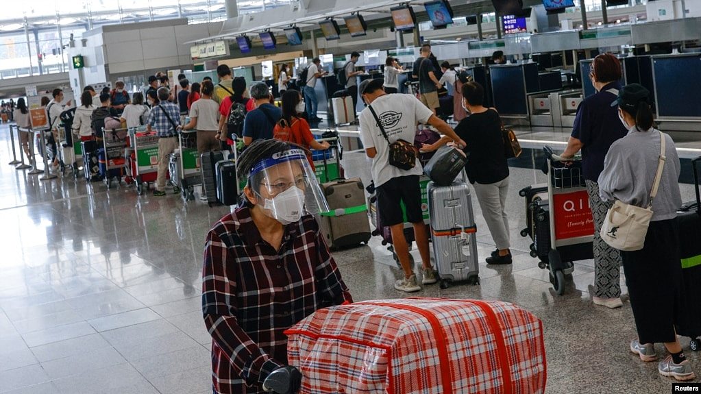 资料照片：香港国际机场的离境大厅。（2022年8月1日）