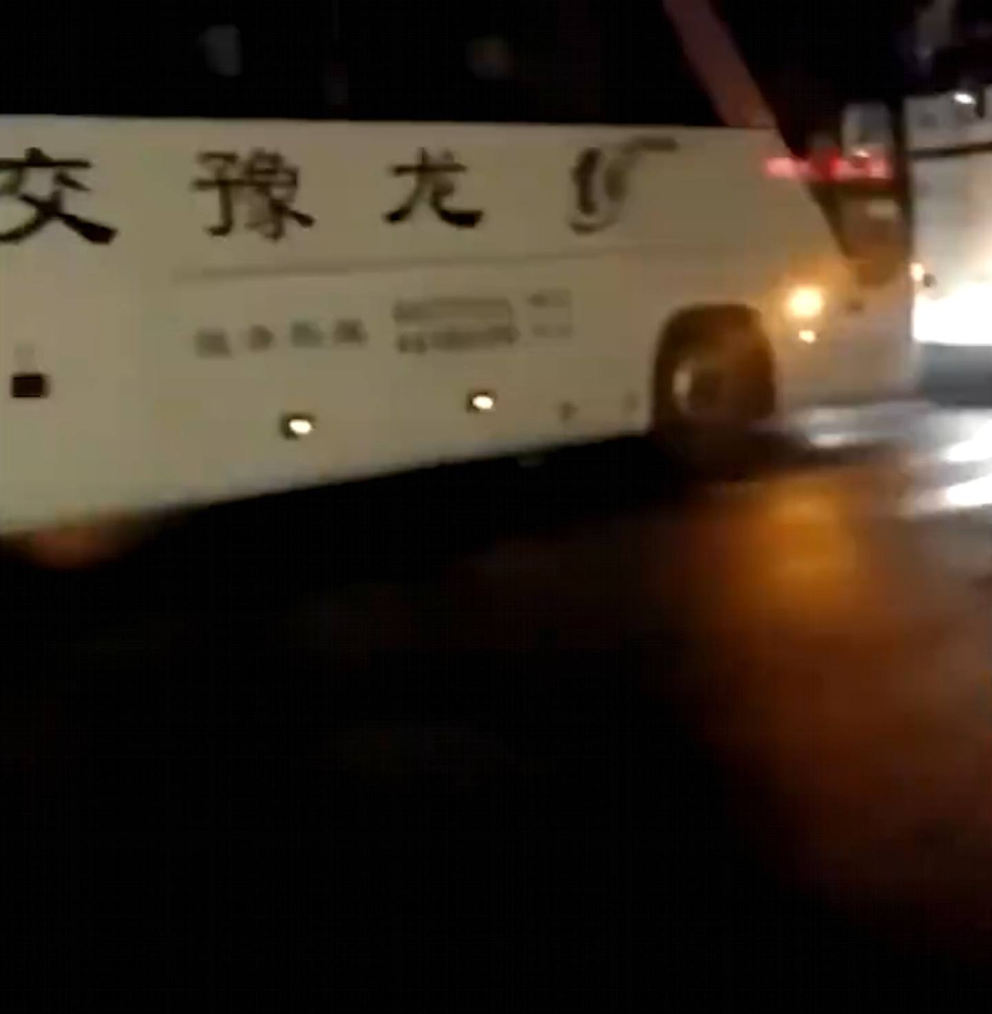 郑州在未经提前沟通的情况下，将870人转运到江苏徐州。 （星视频）