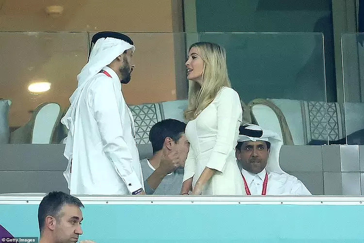 伊万卡去卡塔尔看世界杯了！穿白裙真嫩，和卡塔尔首相交谈名媛范（组图） - 4