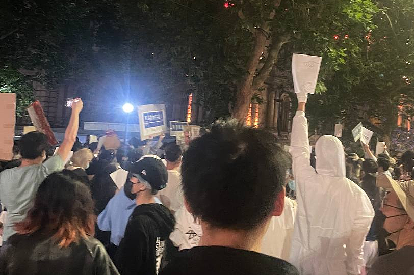 “所有勇气，应有回声！”悉尼墨尔本数百华人再度点烛抗议，追悼乌市死者声援上海（视频/组图） - 8