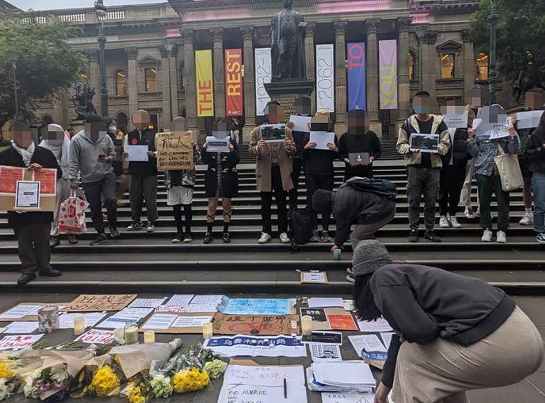 “所有勇气，应有回声！”逾200悉尼华人再度点烛抗议，追悼乌市死者声援上海（视频/组图） - 1