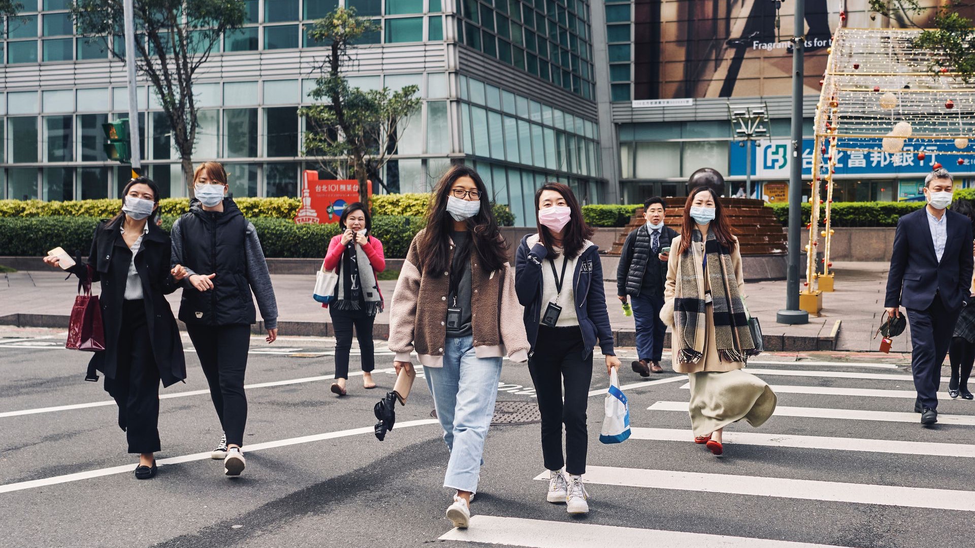 台灣周四起取消戶外口罩令　今增1萬多宗本土病例為近月新低