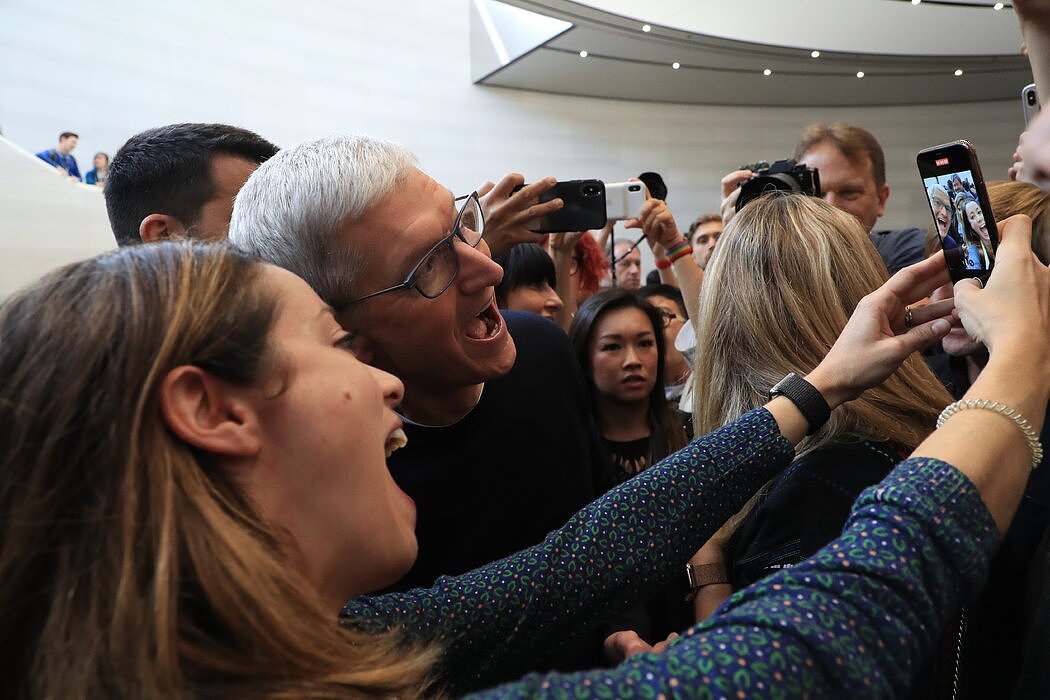 苹果首席执行官蒂姆·库克在减少依赖中国方面始终保持谨慎。