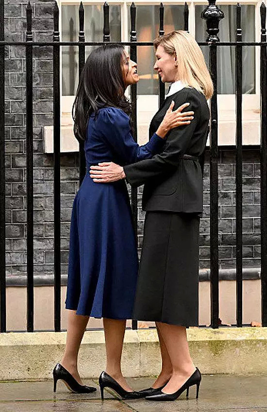 英国首相夫人同框乌克兰第一夫人，印度裔富婆显瘦小，仪态也难赢（组图） - 2