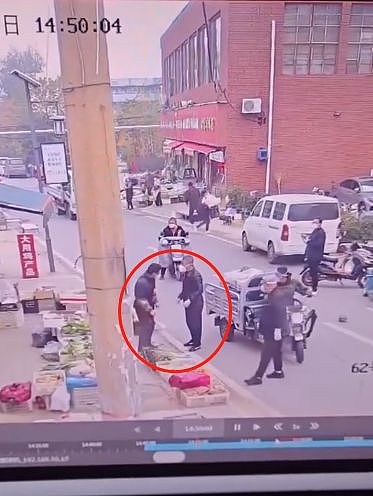 郑州被打蔬果店员工出院！称街道办等仍无人与他协商治疗费用（视频/组图） - 3