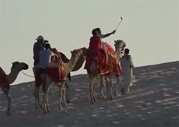 世界杯带火卡塔尔旅游业 超百万游客涌入：骆驼也得“加班”（组图） - 1