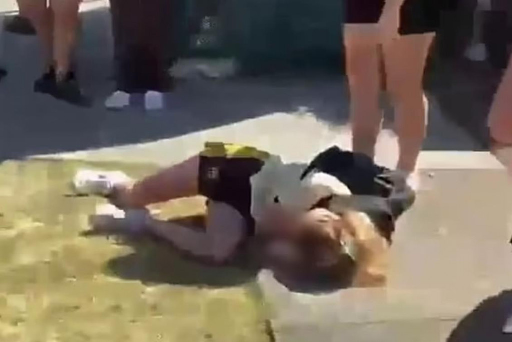 悉尼高中发生校园暴力事件！8年级女孩遭拳打脚踢，视频记录可怕瞬间（视频/组图） - 4