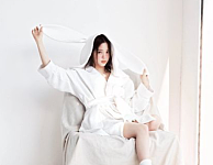 欧阳娜娜自创品牌定价被质疑，业内称988元浴袍成本不足百元 （图）