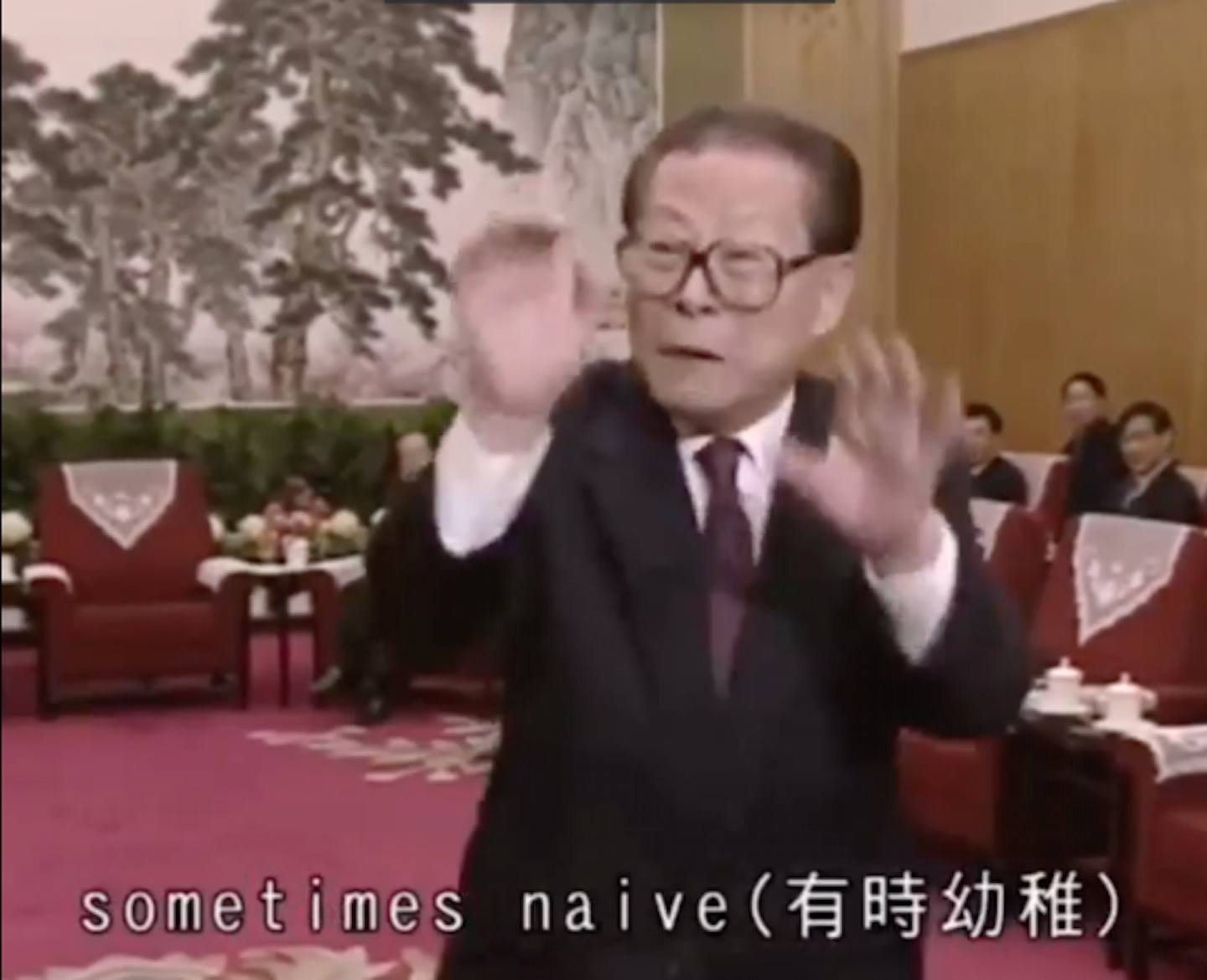 2000年江澤民曾以英文批評香港記者張寶華「too young, too simple, sometimes naive（太年輕，太簡單，有時幼稚）」，成為經典金句。（有線新聞影片截圖）