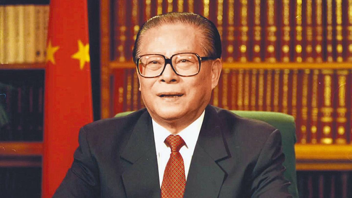 1998年12月31日，時任中國國家主席江澤民發表1999年新年講話《為世界的更加美好而共同努力》。（新華社）