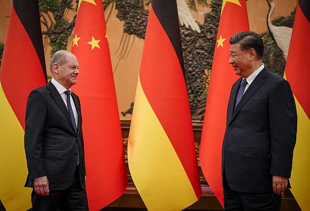 中国国家主席习近平4日在北京会晤德国总理朔尔茨。(法新社)