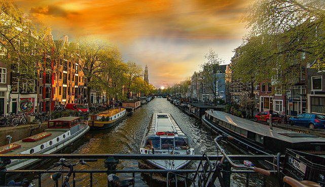 阿姆斯特丹想转型，摆脱乌烟瘴气的旅游形象，但当地人并不看好（组图） - 4