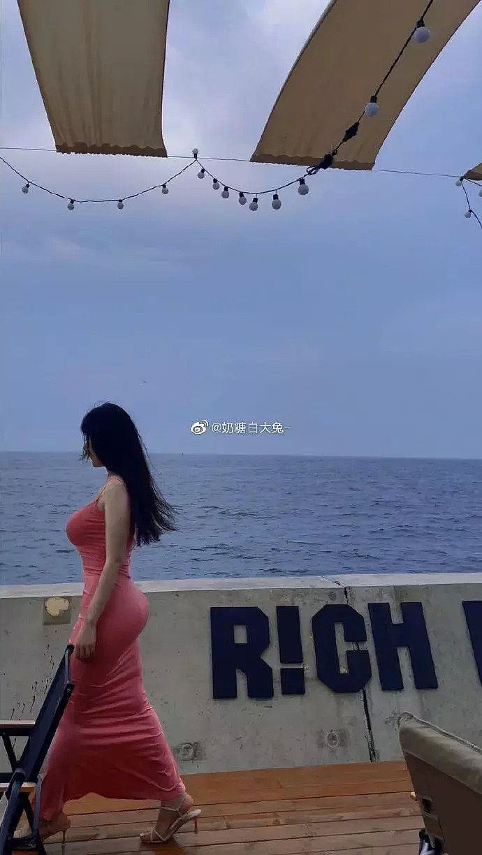 【美女】坐地铁碰到，蚂蚁腰翘臀+大长腿美女小姐姐，你会不会坐过站？（组图） - 21