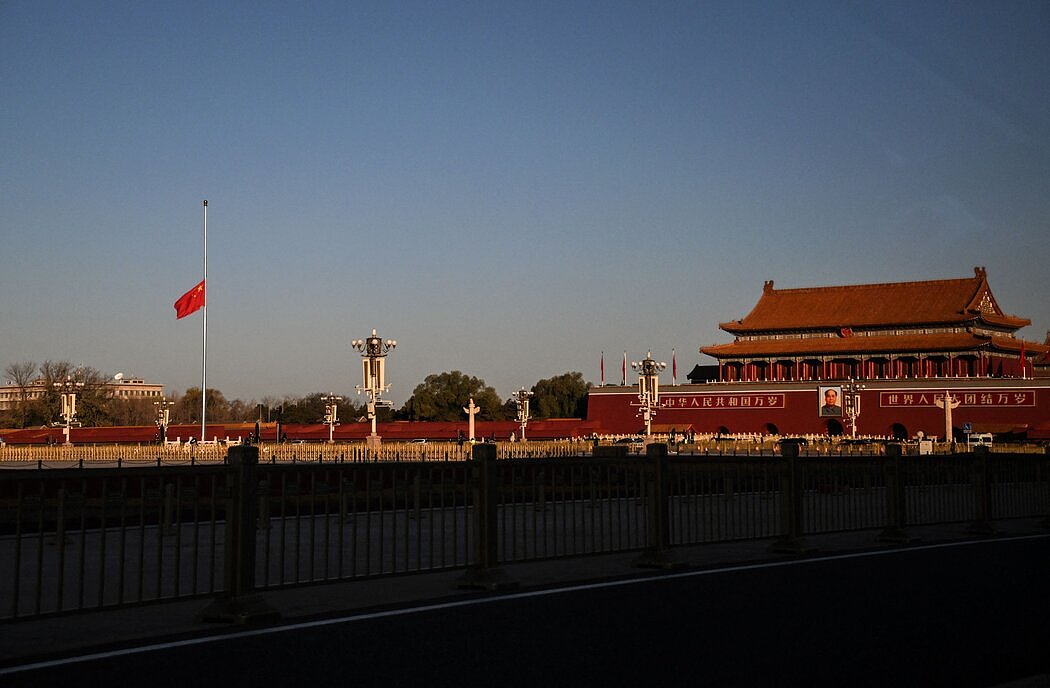 周四，北京下半旗纪念中国前领导人江泽民。他的去世可能会激励更多的人进行反政府示威。
