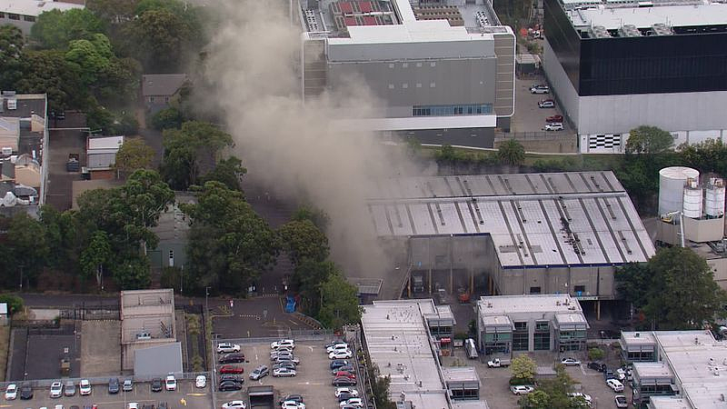 关好门窗！悉尼垃圾场发生大火，浓烟弥漫至整个城市（组图） - 2
