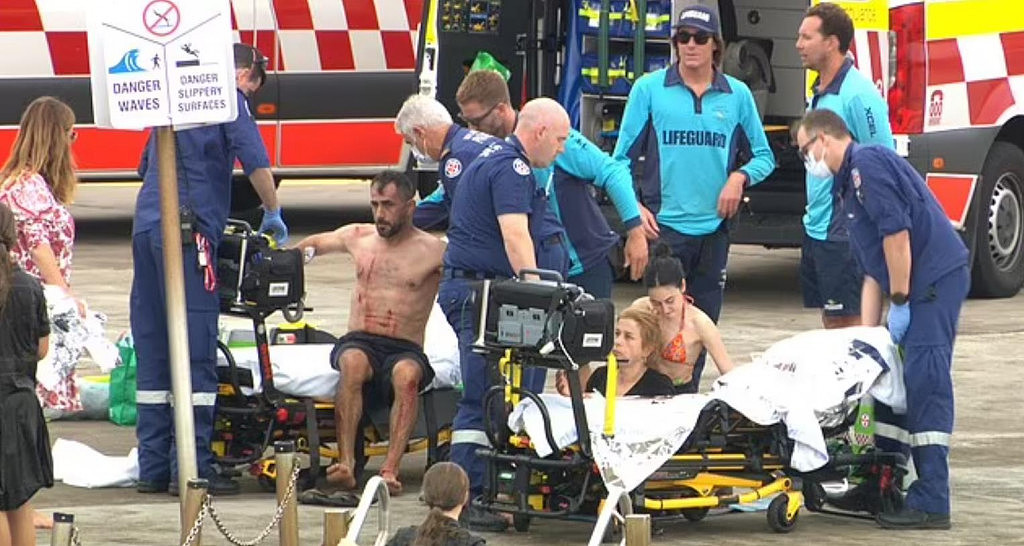 巨浪袭击悉尼海滩！两人被击中受伤，救援人员紧急出动（组图） - 3