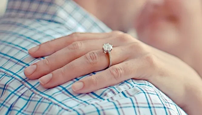 凯恩去年与女友求婚，不料还没满一周年就过世。 （示意图／Pixabay）