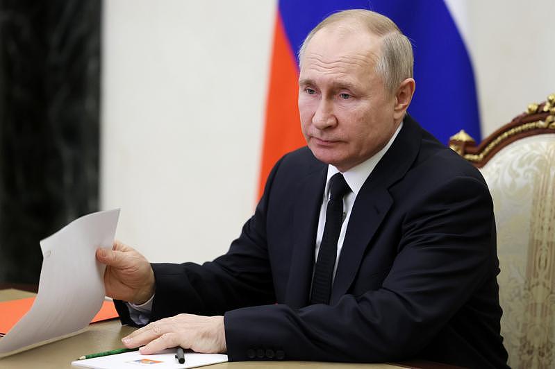俄罗斯总统普亭与领导官员商议「国内安全」问题。(美联社)