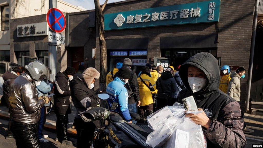 中国北京街头上的防疫措施依然严厉。（路透社2022年12月7日）