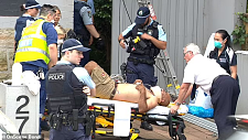 澳洲发生坠楼事故，建筑工人屋顶发生打斗，1人坠落！紧急送医（视频/组图）