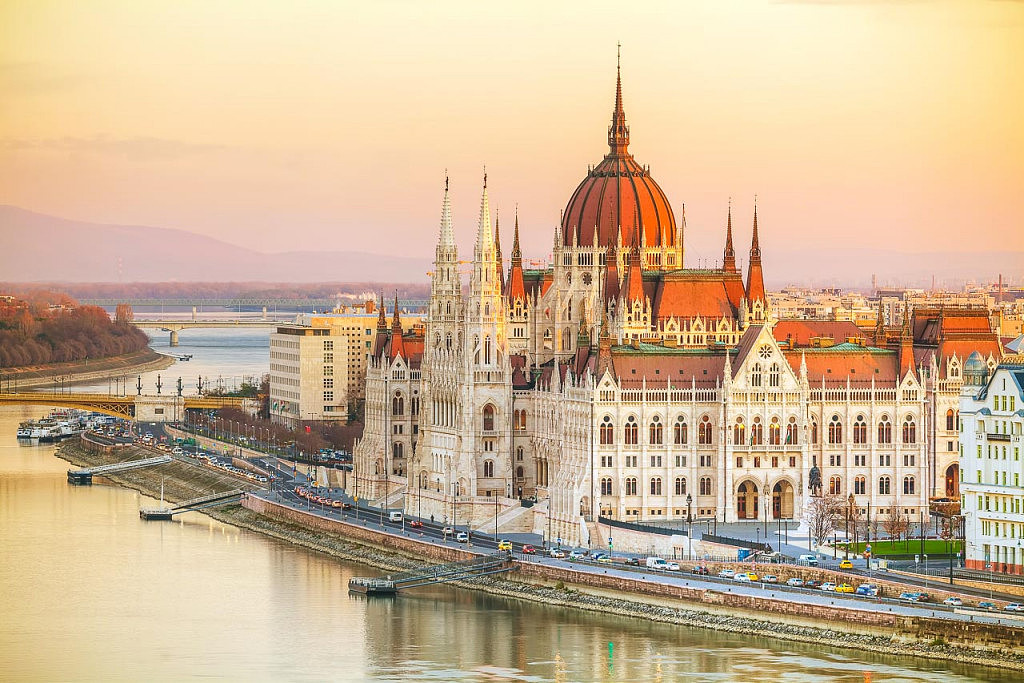 Parliament-in-Budapest-1.jpg,0