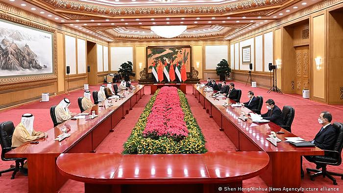 2022年2月，习近平在北京会见阿联酋阿布扎比王储穆罕默德。