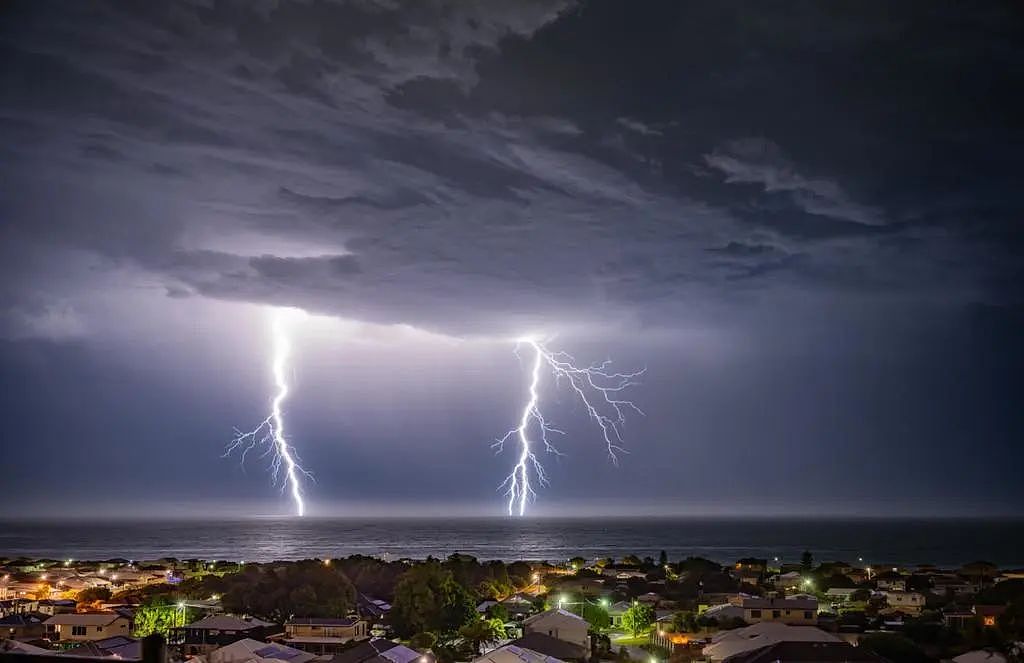 昨晚西澳上演“闪电秀”，32万次雷击劈开天空，摄影爱好者们大饱眼福（组图） - 4