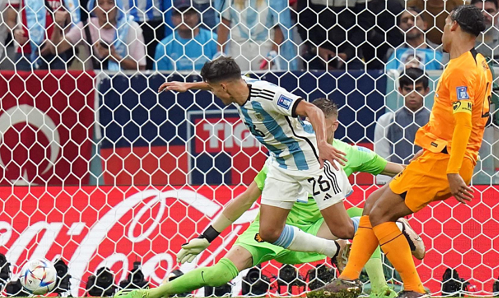 梅西传射！阿根廷队总比分6-5淘汰荷兰，点球大战4-3，晋级四强（组图） - 4