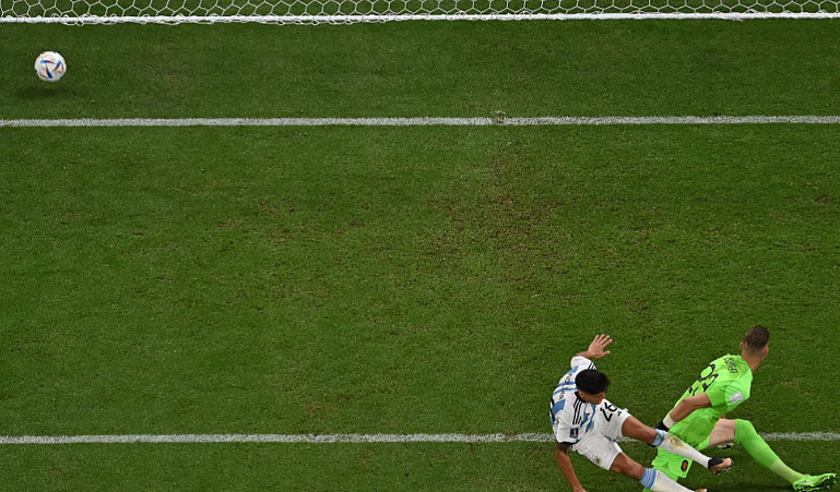 梅西传射！阿根廷队总比分6-5淘汰荷兰，点球大战4-3，晋级四强（组图） - 6