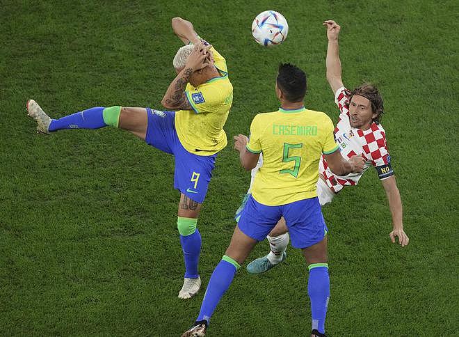 巴西被淘汰 足球名宿：巴西队张扬 挨揍是早晚的（组图） - 1