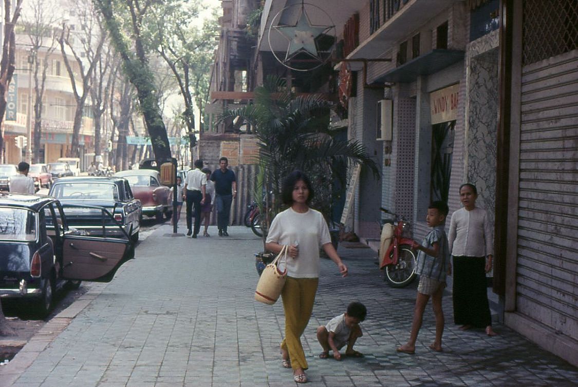 彩色老照片 1969年越南西贡女子 好时髦的发型（组图） - 15