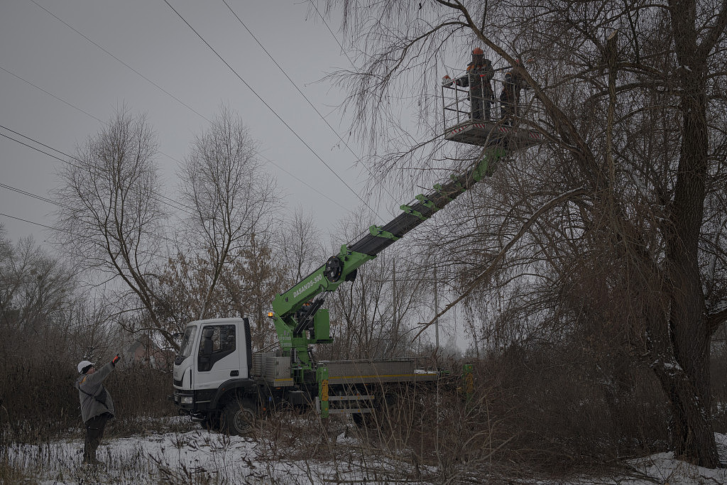 敖德萨两处能源设施遭破坏。 AP