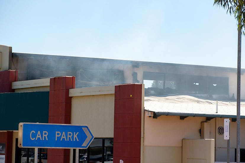 西澳公司被客户泼汽油，办公楼烧毁严重，嫌疑犯现场淡定抽烟（组图） - 3