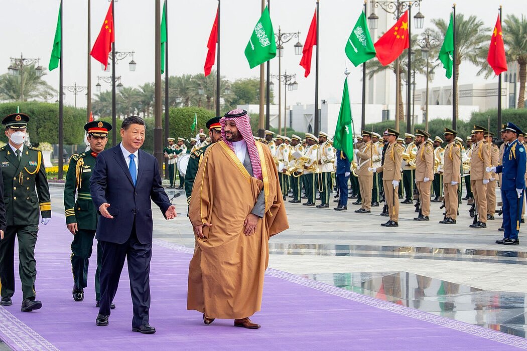周四，沙特阿拉伯王储穆罕默德·本·萨勒曼在利雅得欢迎中国国家主席习近平。